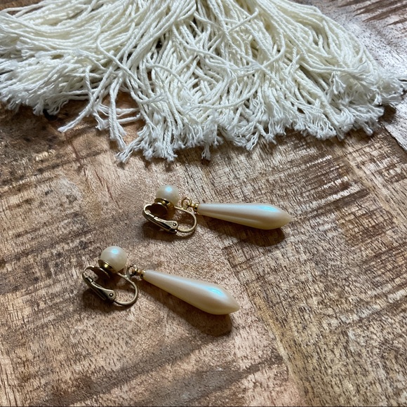 Vintage Faux Mother Of Pearl Costume Jewelry Drop Earrings Clip-on Gold-tone - Picture 3 of 6